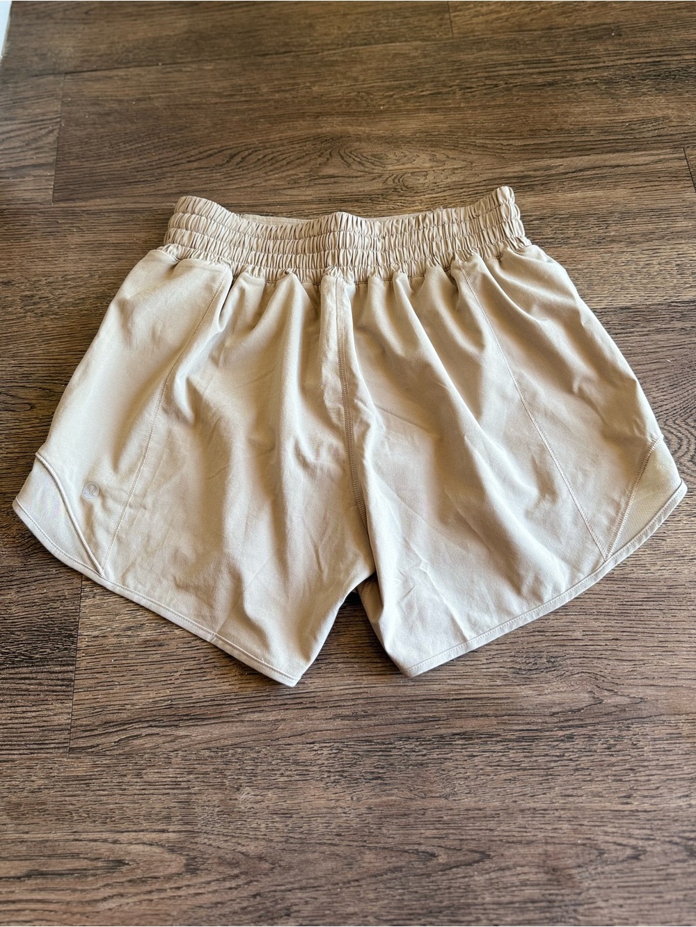 Lululemon Hotty Hot High Rise Shorts 4" Sheer Oak - Picture 4 of 8